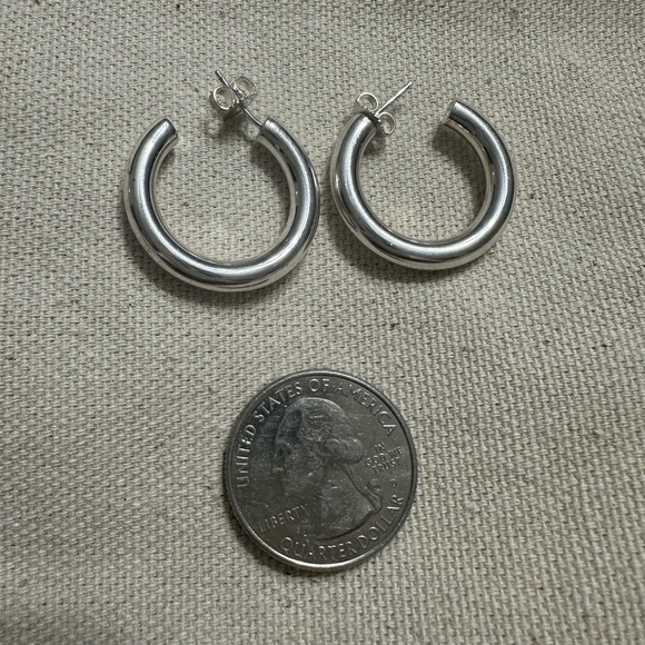 Brand new with box and pouch.  1 inch James Avery Fiesta hoop earrings. - Picture 2 of 4